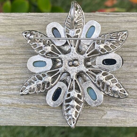 šBUNDLEāOFā2āSILVER/BLACK/PEARL/RHINDSTONEāVINTAGEĀ INSPIREDāPINS/BROOCHES. - Picture 4 of 7